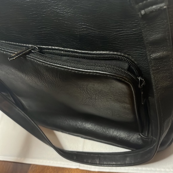 Strada Women’s Purse, Black Leather, Zip and Snap pockets, Cute Look! Excellent! - Picture 8 of 9